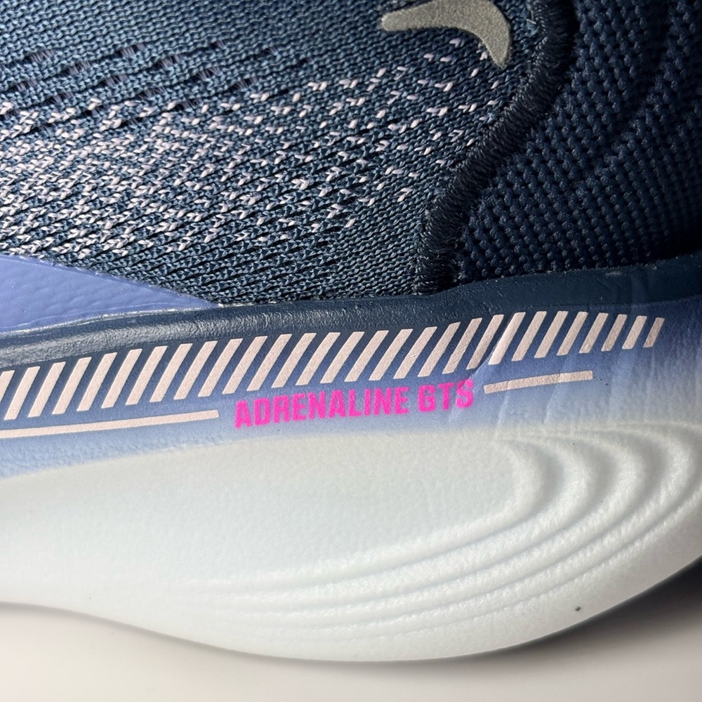 Brand New In The Box 🔥🔥🔥🔥Brooks Adrenaline GTS 25 Women Size 7 . - Picture 7 of 11